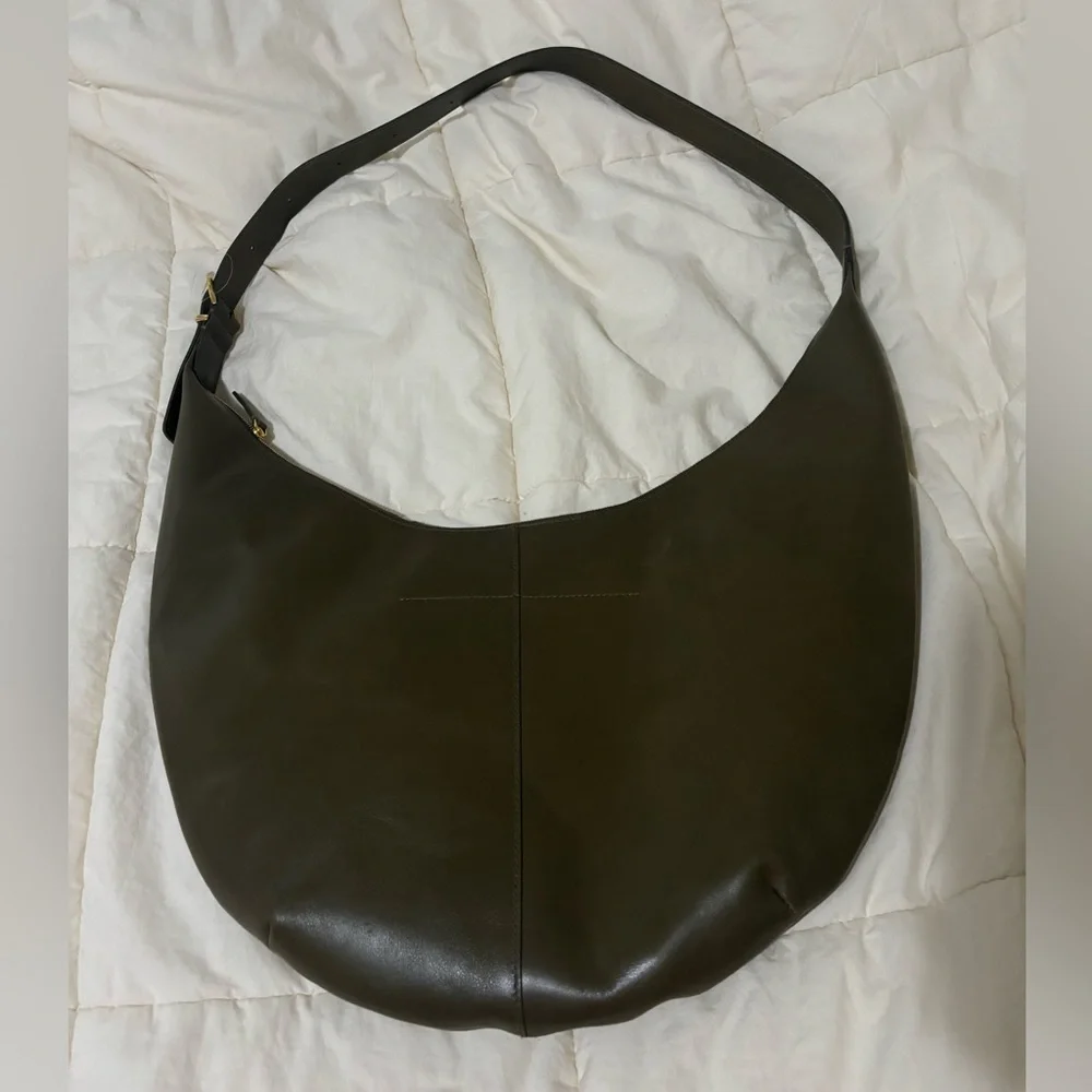 ☕️🍃Madewell The Essential Curve Shoulder Bag in Shaded Green